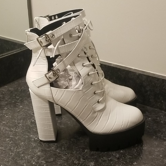 Shoes - Picture 2 of 9